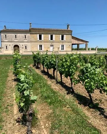 Holiday home Gite Du Chateau La Rose Des Vents Puisseguin